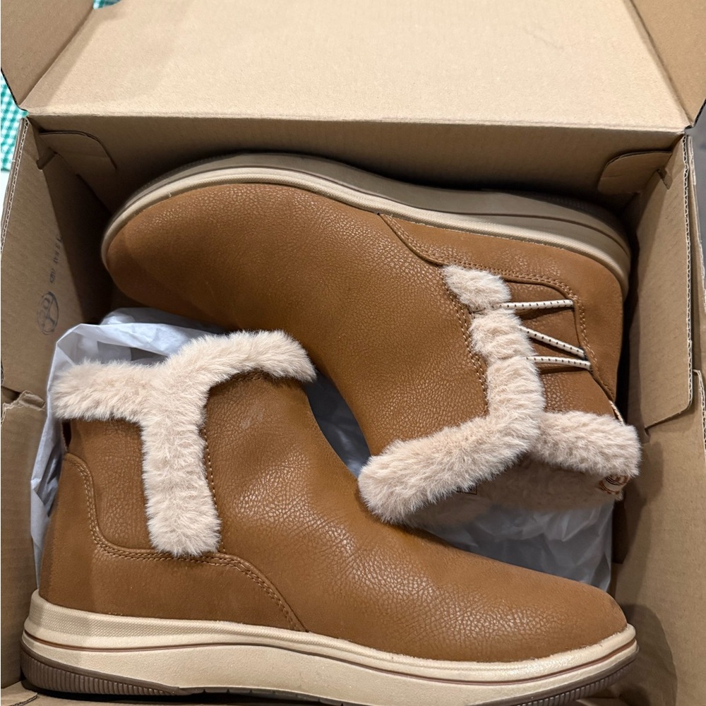Clarks Cloudsteppers Tan Ankle Boots